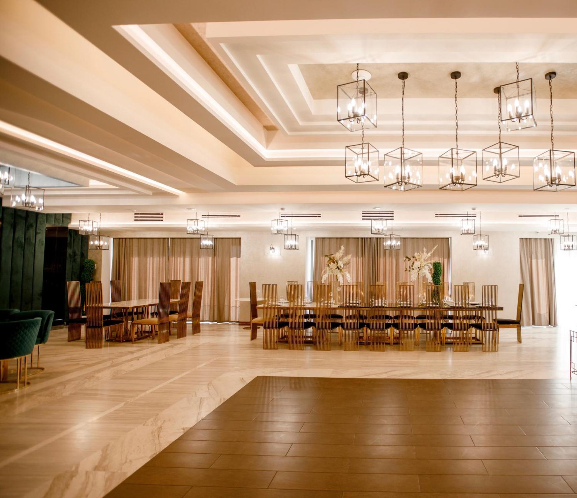 อคาบาเบียน โฮเต็ล Hotel เยเรวาน ภายนอก รูปภาพ The ballroom