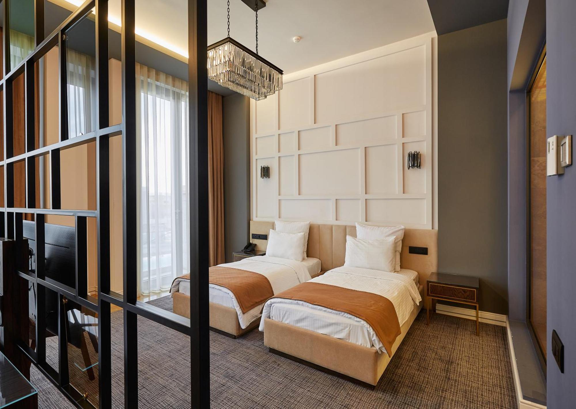 อคาบาเบียน โฮเต็ล Hotel เยเรวาน ภายนอก รูปภาพ A room at the hotel