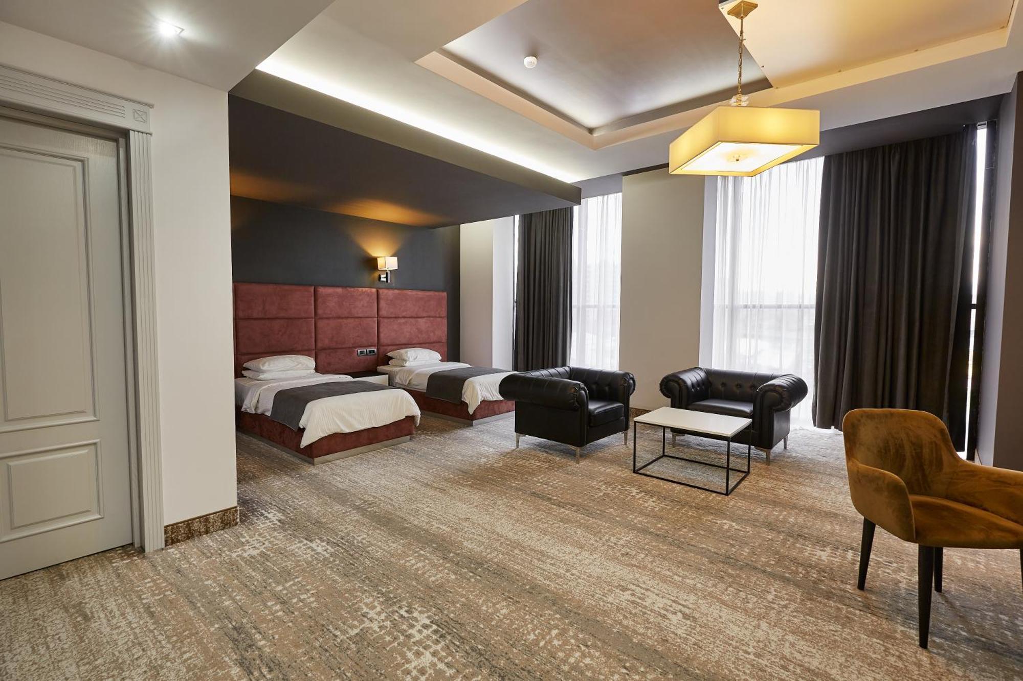 อคาบาเบียน โฮเต็ล Hotel เยเรวาน ภายนอก รูปภาพ A suite at the hotel