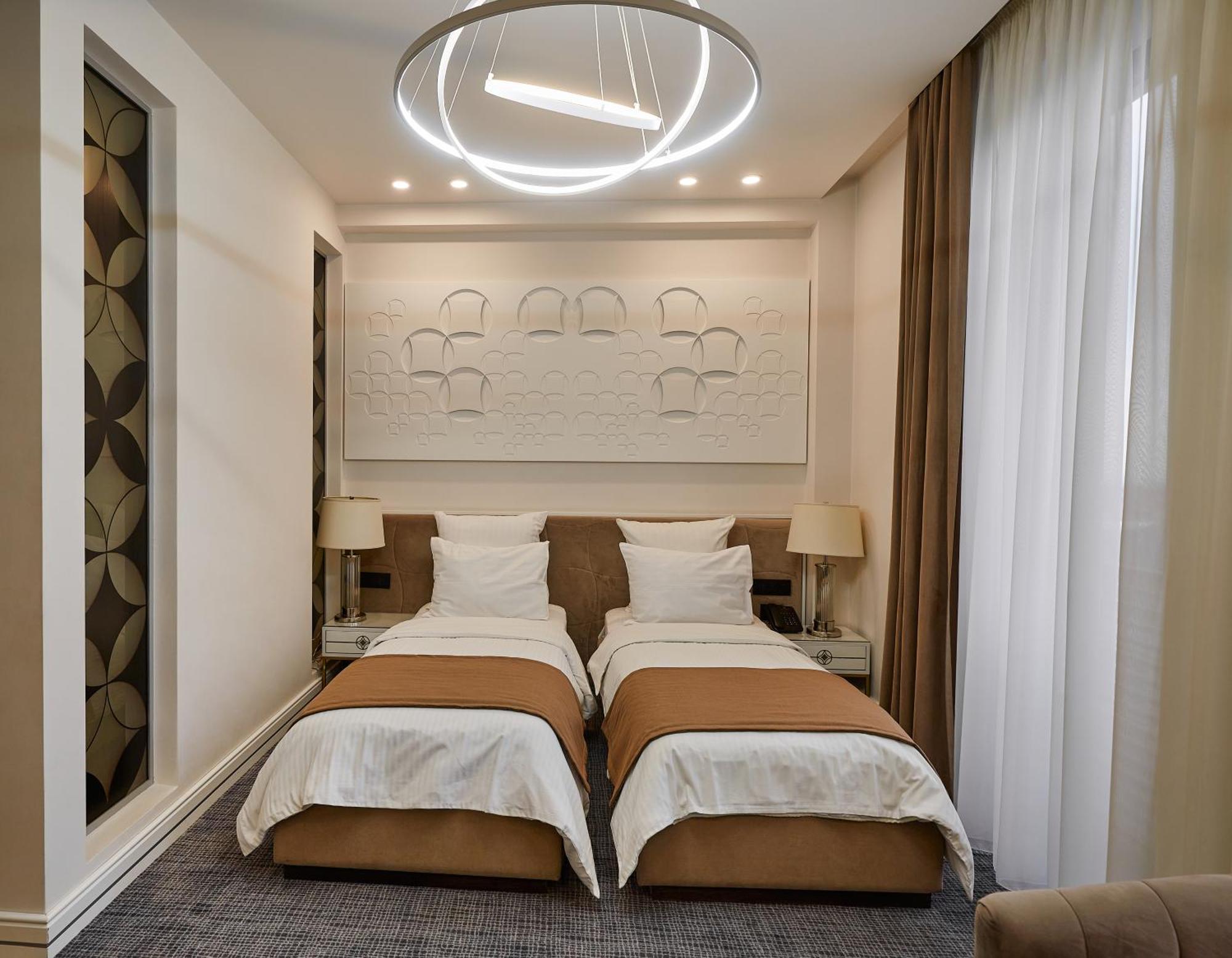 อคาบาเบียน โฮเต็ล Hotel เยเรวาน ห้อง รูปภาพ A room at the hotel