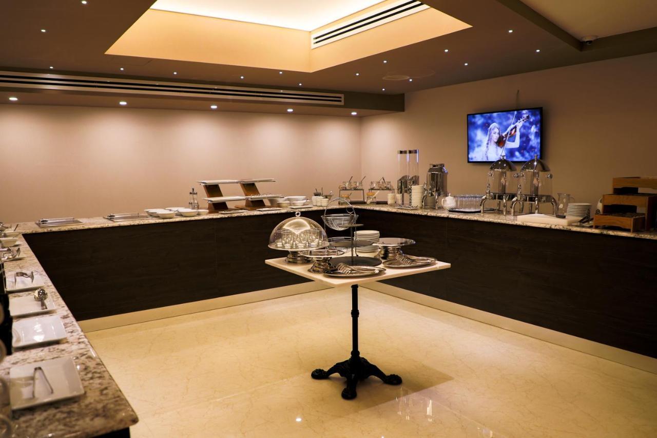 อคาบาเบียน โฮเต็ล Hotel เยเรวาน ภายนอก รูปภาพ The lounge at the airport