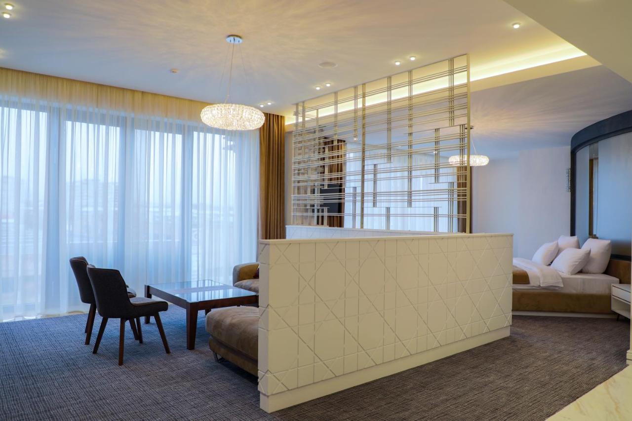 อคาบาเบียน โฮเต็ล Hotel เยเรวาน ภายนอก รูปภาพ A suite at the hotel
