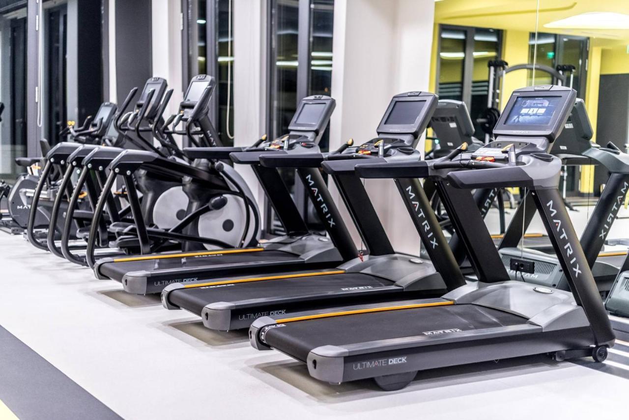 อคาบาเบียน โฮเต็ล Hotel เยเรวาน ภายนอก รูปภาพ Treadmills in a gym