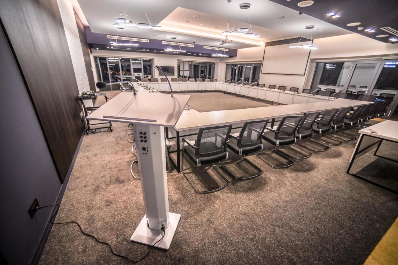 อคาบาเบียน โฮเต็ล Hotel เยเรวาน ภายนอก รูปภาพ The meeting room of the National Assembly of the Republic of the Congo