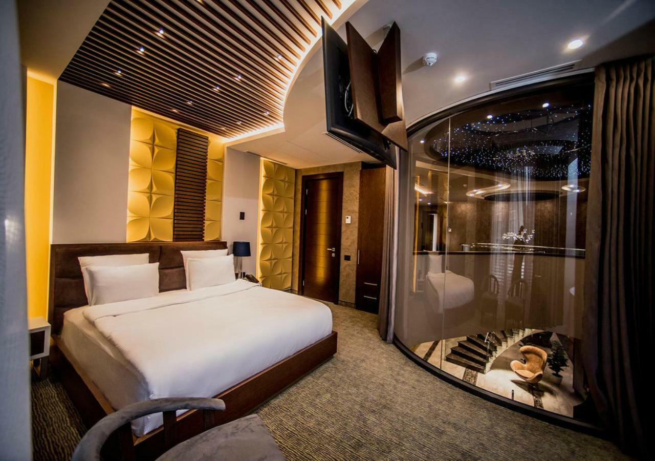 อคาบาเบียน โฮเต็ล Hotel เยเรวาน ภายนอก รูปภาพ A suite at the hotel